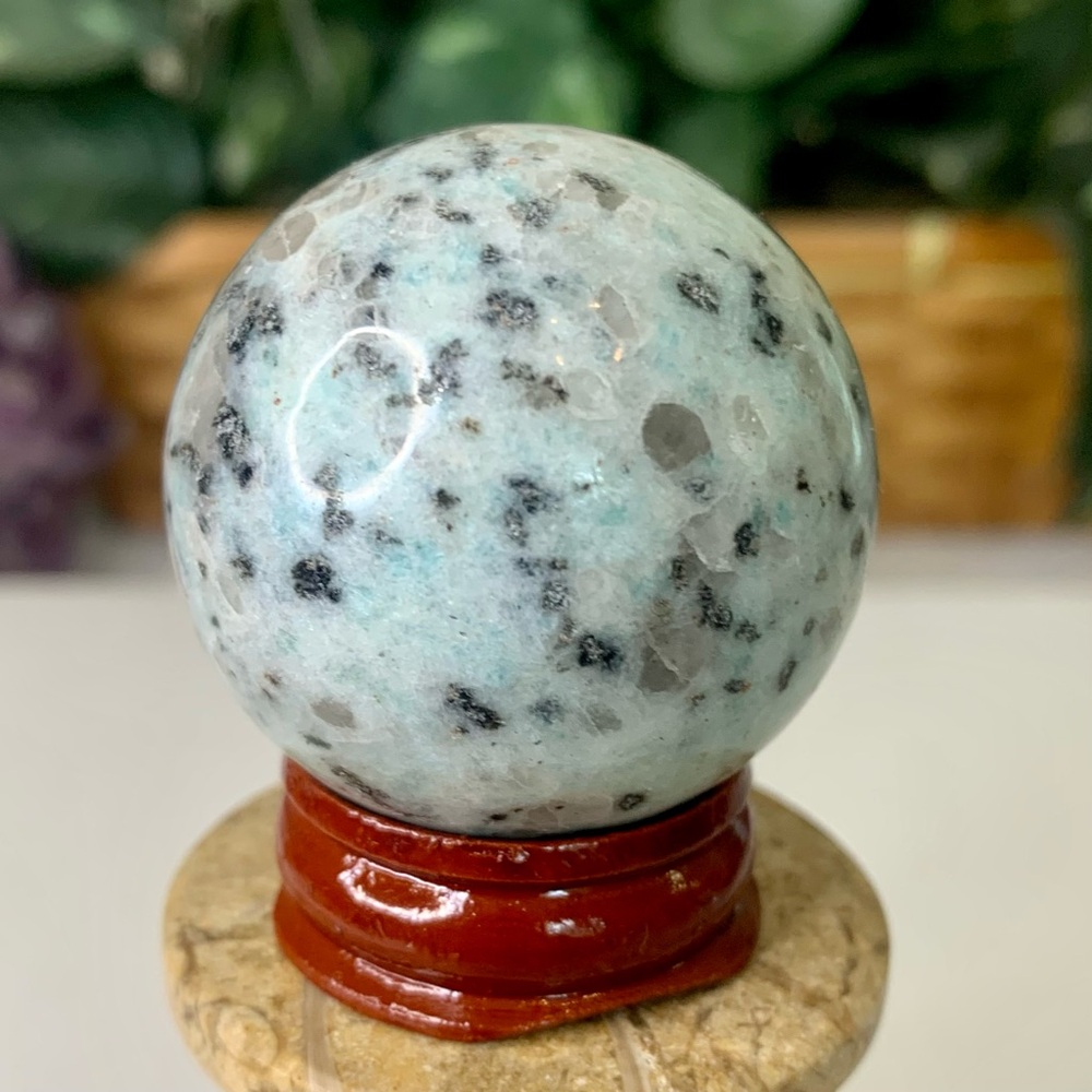 Kiwi Jasper Carved Sphere Crystal Healing Chakra Stone Ball Orb With Stand 1.5" - Picture 2 of 8